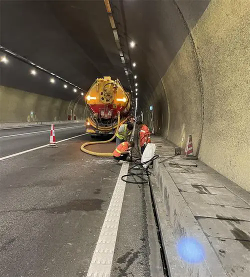 惠水隧道排水渠清淤